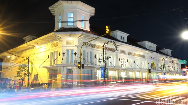 Apa Destinasi Wisata Malam Favorit Kamu?