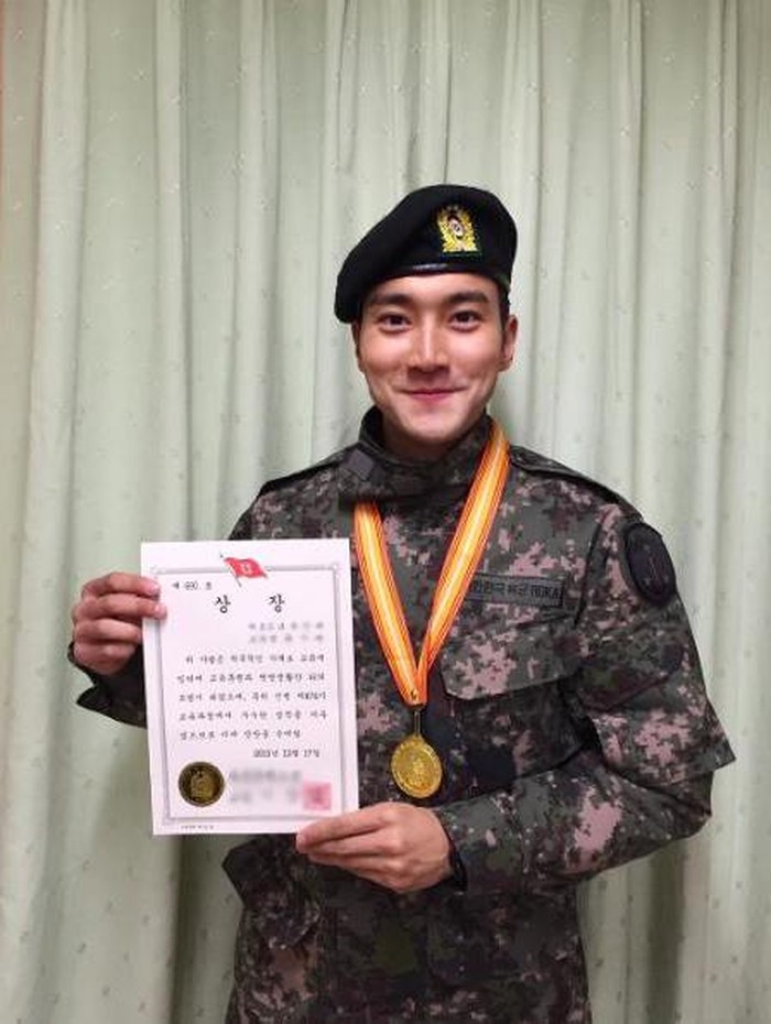 Metyaw! Siwon SuJu Dapat Penghargaan Prajurit Militer Teladan