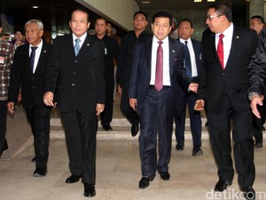 Bila Kena Sanksi dari MKD, Bisakah Novanto Jadi Ketua Fraksi Golkar?