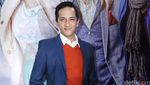 Arifin Putra dan Ge Pamungkas Kece dengan Jas Biru