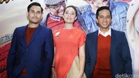 Si cantik Tatjana diapit Arifin dan Ge. Pool/Noel/detikFoto.