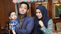 Pada kesempatan itu, Dude dan Alyssa pun terlihat serasi. Pool/Noel/detikFoto.