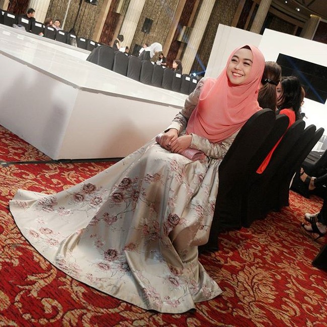 Ria Ricis curi atensi usai penampilan terbarunya banyak diperbincangkan. Tak sedikit yang pangling dengan wajah Ricis karena dinilai berbeda dari sebelumnya. Foto: Ria Ricis