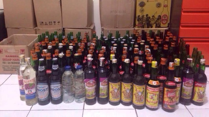 Ratusan Botol Miras ini Disita Polsek Ciledug dari Warung Jamu