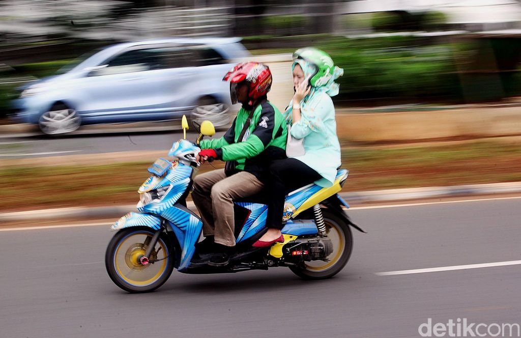 Go-Jek dikawasan Jalan Jenderal Sudirman, Jakarta Pusat, Jumat (18/12/2015). Rengga Sancaya/detikcom.
