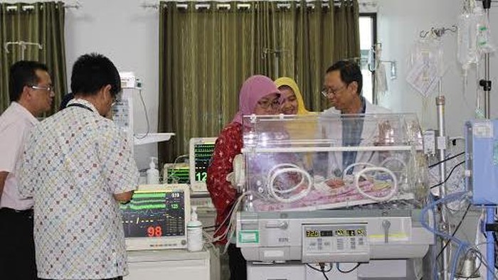 Kembar Siam Dempet Perut Sidoarjo Diberi Nama Ivana dan Ivon