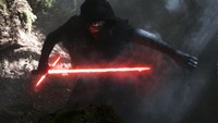 Kylo Ren (Adam Driver) adalah komandan The First Order yang ditugaskan melenyapkan Jedi terakhir. (dok. Lucasfilm)