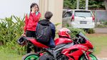 Brum! Asyiknya Natasha Wilona Dibonceng Stefan William Naik Moge