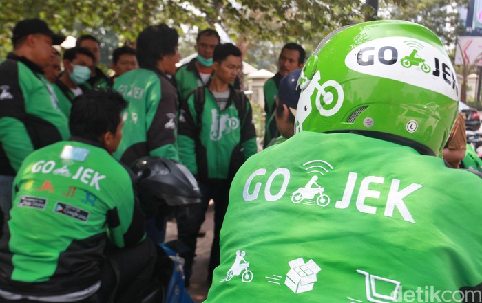 Driver Go-Jek Tergolek di Jalanan di Kemang, Diduga Ditembak di Kepala