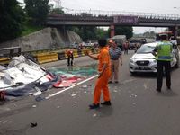 Begini Penampakan Dahsyatnya Kecelakaan 6 Kendaraan Di Km 1 Tol Jagorawi