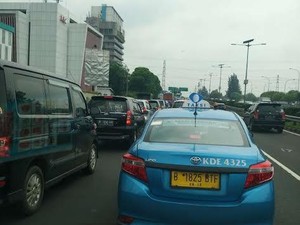 Imbas Kecelakaan di Km 1 Tol Jagorawi, Macet Sampai Tol Dalam Kota