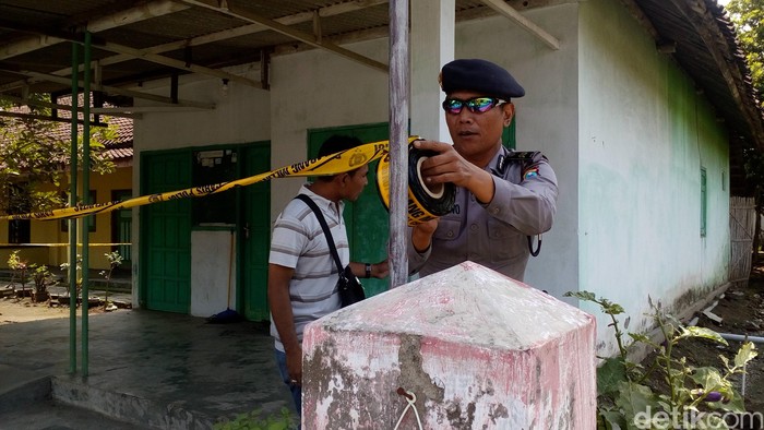 Terduga Teroris di Mojokerto Mengaku Bekerja Sebagai Penjual Jamu Herbal