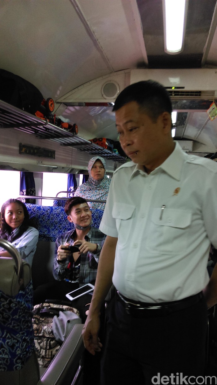 Jelang Natal dan Tahun Baru, Menhub Jonan Sidak Kesiapan Stasiun Gambir