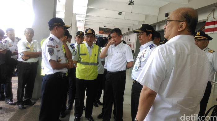 Jonan Minta Petugas Keamanan Bandara Lebih Ketat atau Akan Diganti Robot