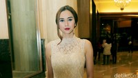 Aura Kasih saat ditemui di Ritz Carlton, Mega Kuningan, Jakarta Selatan, Minggu (20/12/2015).
