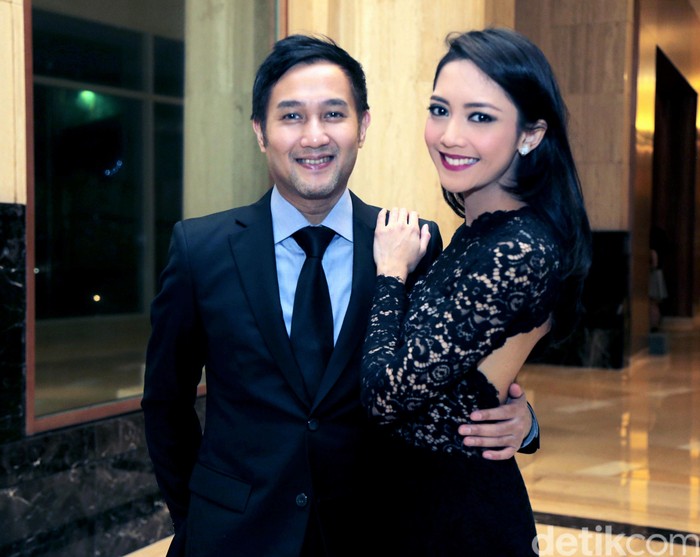 Aldi Bragi dan Ririn Dwi Ariyanti saat ditemui di resepsi pernikahan Nabila Syakieb.