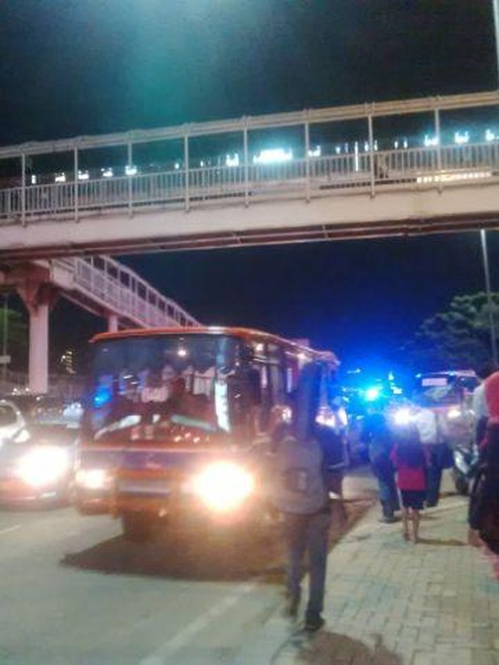 Metromini Jarang, Penumpang Pilih Bus APTB saat Pulang Kerja