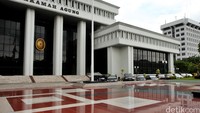 Kasus sejak 7 tahun silam itu akhirnya dimenangkan Gudang Garam. Gudang Baru harus ganti nama dan Kemenkumham harus menghapus merek Gudang Baru dari daftar merek. 