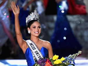Beredar Video Miss Philippines Dicueki Finalis Miss Universe di Panggung