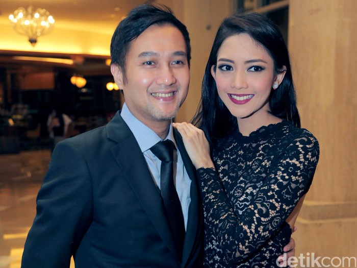 Aldi Bragi dan Ririn Dwi Ariyanti saat ditemui di resepsi pernikahan Nabila Syakieb.