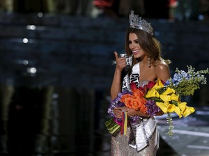Pamer Foto Pakai Mahkota Miss Universe, Miss Colombia Tak Terima Kekalahan?
