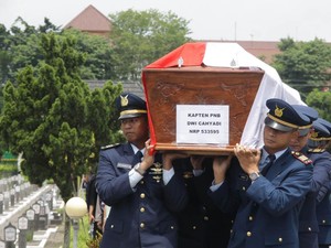 Kenangan Keluarga Kapten Dwi soal Pertemuan Terakhir dan Asap di Sela Atraksi