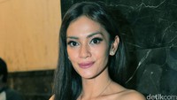 Penampilan Masayu di resepsi pernikahan Nabila Syakieb dan Reshwara Argya.
