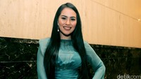 Artis kelahiran 20 Januari 1991 itu terlihat percaya diri dengan penampilannya.