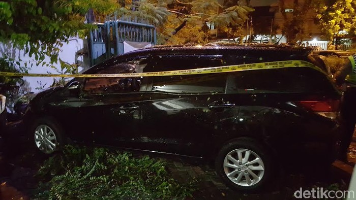 Hujan Angin di Surabaya Renggut Satu Nyawa