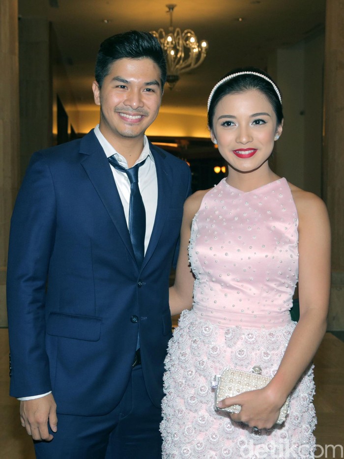 Chelsea dan Glenn Alinskie Rayakan Natal Berdua Saja