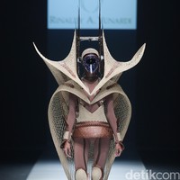 Rinaldy A Yunardi Dewi Fashion Knight Jakarta Fashion Week 2016 at Senayan City. Jakarta. [Foto: Mohammad Abduh/Wolipop]