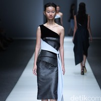 Peggy Hartanto Dewi Fashion Knight Jakarta Fashion Week 2016 at Senayan City. Jakarta. [Foto: Mohammad Abduh/Wolipop]