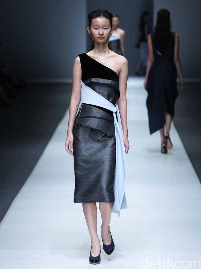 Peggy Hartanto Dewi Fashion Knight Jakarta Fashion Week 2016 at Senayan City. Jakarta. [Foto: Mohammad Abduh/Wolipop]