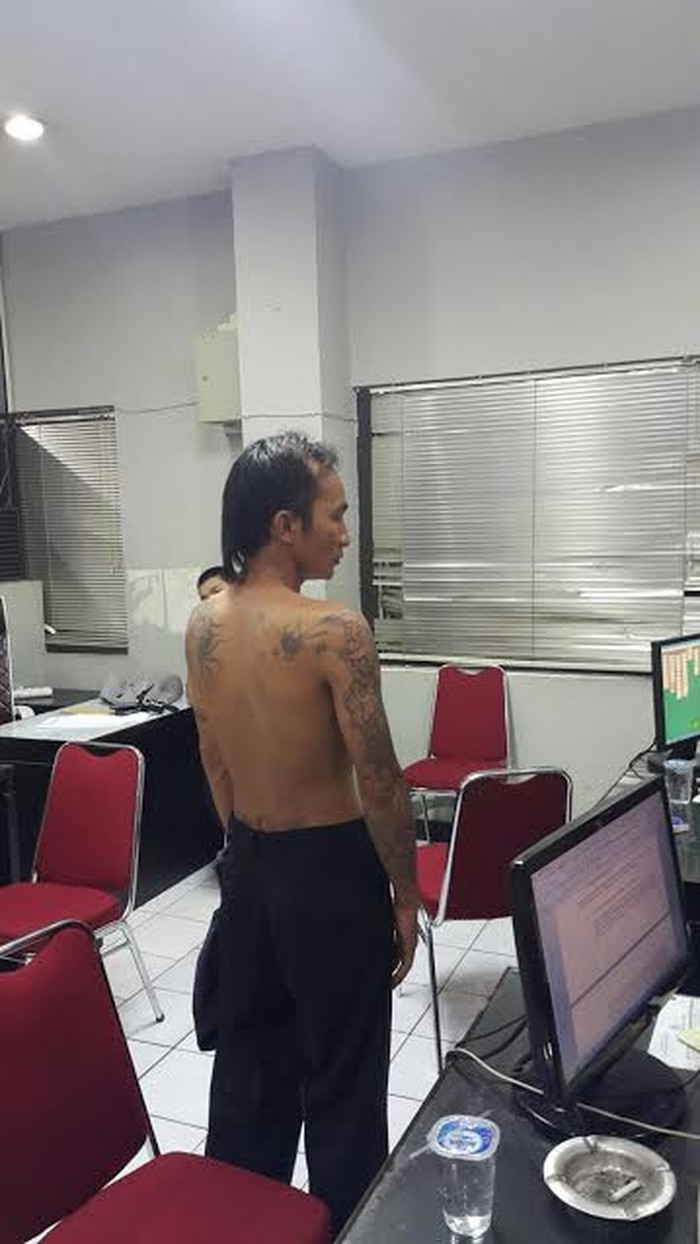 Pria Bertato ini Peras Sopir Truk dengan Modus Mengaku-ngaku Polisi