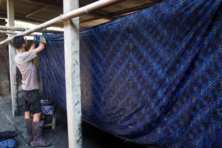Batik Motif Geblek Renteng dan Bela Beli Kulonprogo ala Bupati Hasto Batik Motif Geblek Renteng dan Bela Beli Kulonprogo ala Bupati Hasto