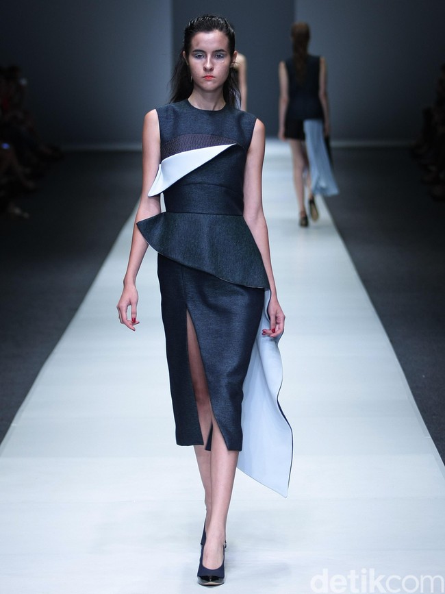 Peggy Hartanto Dewi Fashion Knight Jakarta Fashion Week 2016 at Senayan City. Jakarta. [Foto: Mohammad Abduh/Wolipop]