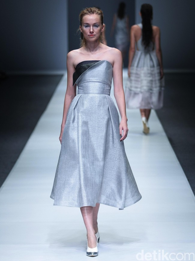 Peggy Hartanto Dewi Fashion Knight Jakarta Fashion Week 2016 at Senayan City. Jakarta. [Foto: Mohammad Abduh/Wolipop]