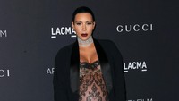 Hadir di acara LACMA 2015 Art+Film Gala Honoring James Turrell and Alejandro G Iñárritu pada 7 November 2015 di Los Angeles, lagi-lagi tampil dengan busana menerawang yang seksi. Frederick M. Brown/Getty Images/detikFoto.