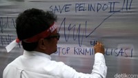 Petinggi Pelindo II juga ikut membubuhkan tanda tangan.