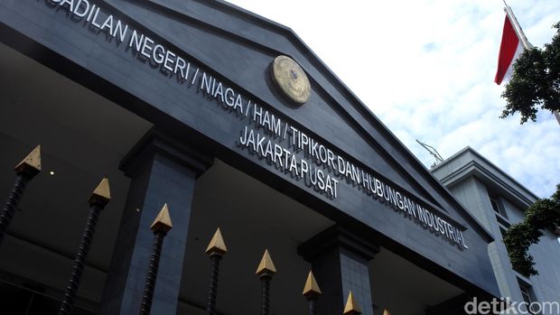 Jaksa memutar rekaman CCTV RS Medika Permata Hijau saat Fredrich Yunadi datang menemui dokter, Kamis (22/3/2018)
