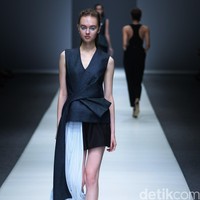 Peggy Hartanto Dewi Fashion Knight Jakarta Fashion Week 2016 at Senayan City. Jakarta. [Foto: Mohammad Abduh/Wolipop]