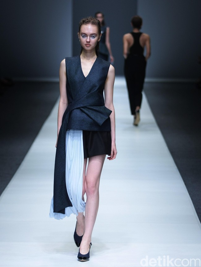 Peggy Hartanto Dewi Fashion Knight Jakarta Fashion Week 2016 at Senayan City. Jakarta. [Foto: Mohammad Abduh/Wolipop]