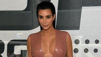 Bahkan, Kim masih bisa kenakan dress superketat saat hamil muda. Rick Diamond/Getty Images/detikFoto.