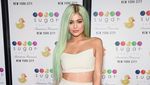 10 Gaya Seksi dan Elegan Kylie Jenner Sepanjang 2015