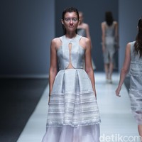 Peggy Hartanto Dewi Fashion Knight Jakarta Fashion Week 2016 at Senayan City. Jakarta. [Foto: Mohammad Abduh/Wolipop]