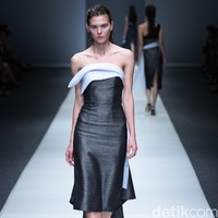 Peggy Hartanto Dewi Fashion Knight Jakarta Fashion Week 2016 at Senayan City. Jakarta. [Foto: Mohammad Abduh/Wolipop]