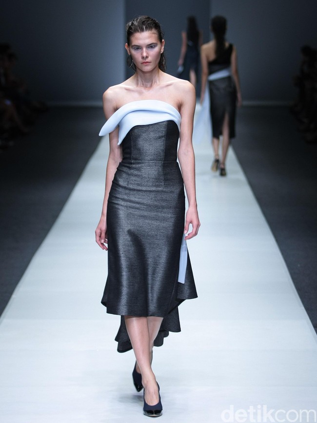 Peggy Hartanto Dewi Fashion Knight Jakarta Fashion Week 2016 at Senayan City. Jakarta. [Foto: Mohammad Abduh/Wolipop]