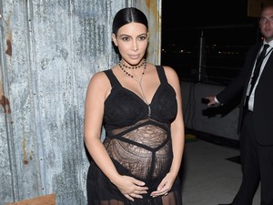 Kim Kardashian Rilis Skims Maternity, Dituduh Langsingkan Perut Ibu Hamil