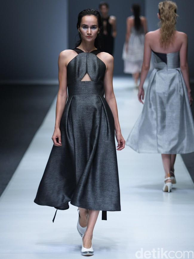 Peggy Hartanto Dewi Fashion Knight Jakarta Fashion Week 2016 at Senayan City. Jakarta. [Foto: Mohammad Abduh/Wolipop]