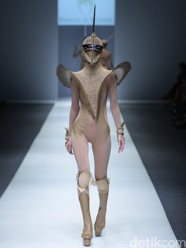 Rinaldy A Yunardi Dewi Fashion Knight Jakarta Fashion Week 2016 at Senayan City. Jakarta. [Foto: Mohammad Abduh/Wolipop]